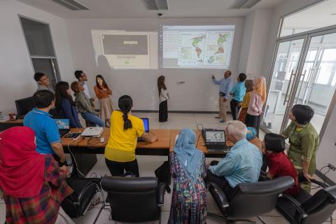 Image of Dr. Don McNeil and his students analyzing data in the classroom. Dr. Don McNeil uses the ORNL DAAC’s Global Subsets Tool.